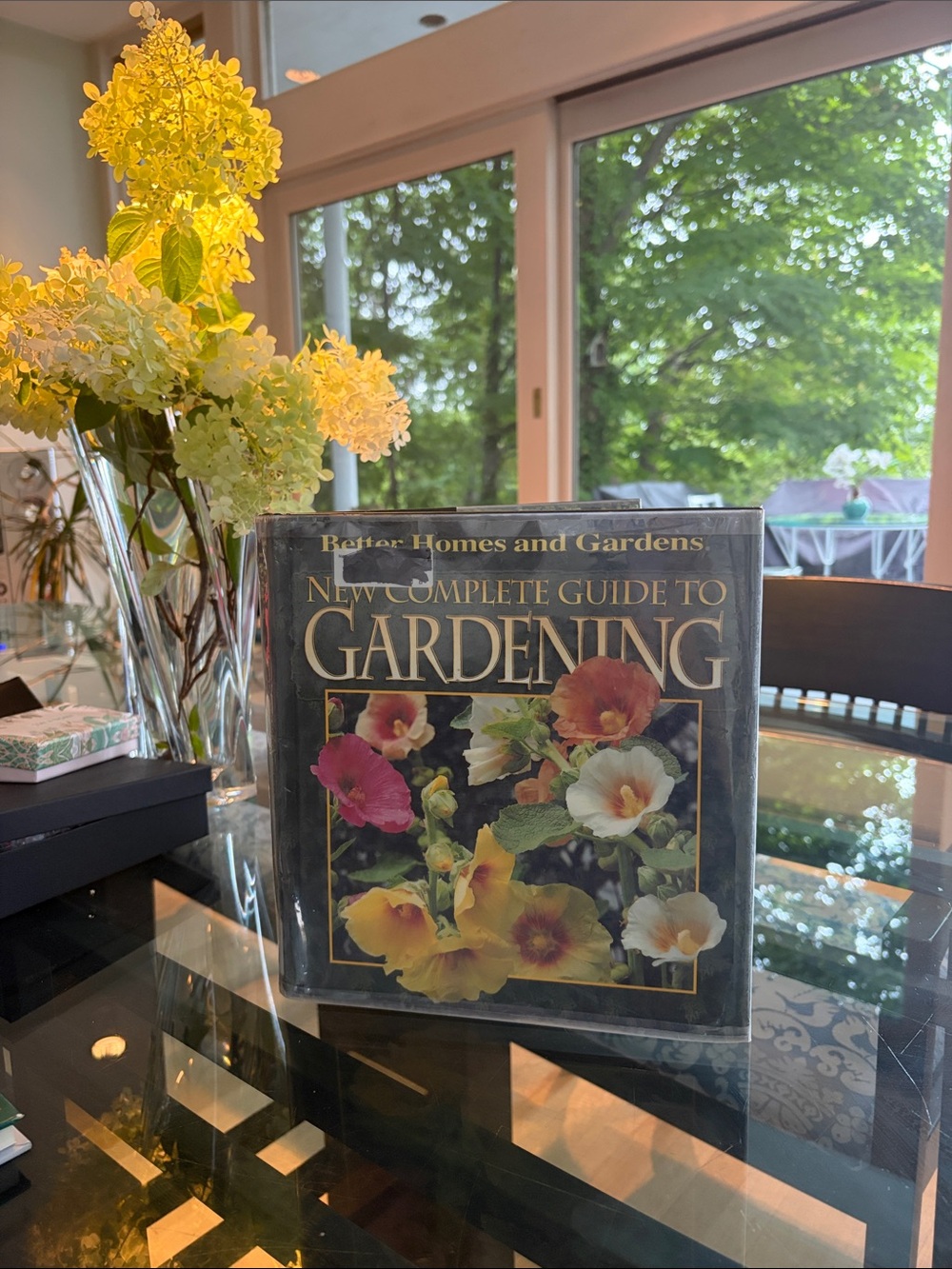 Better Homes And Gardens Gardening Guide - Black with Multicolor Floral Cover